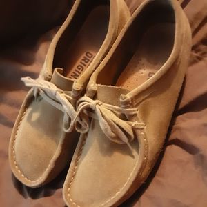 Clark's Original tan Wallabies womens size 8